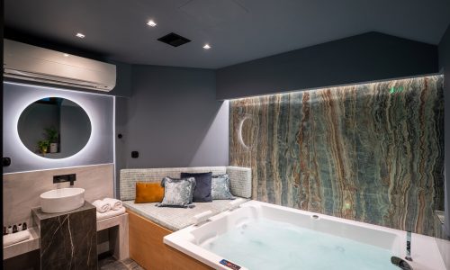 luxuri_jacuzzi_suite_0100_ luxuri_jacuzzi_suite_0100_